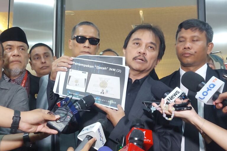 Roy Suryo yakin ijazah Jokowi palsu