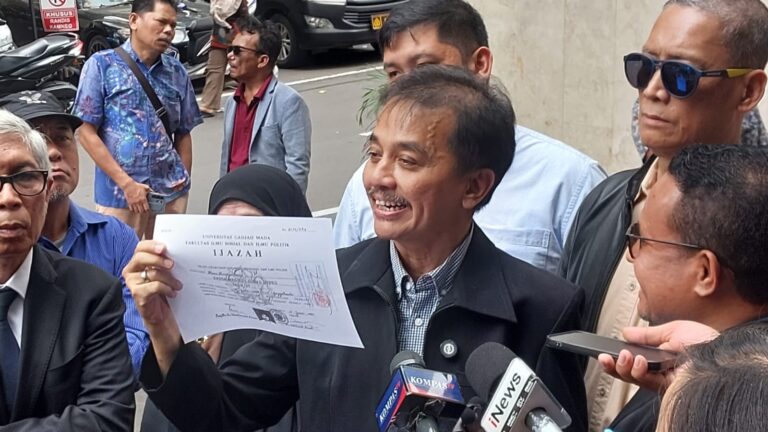 Roy Suryo lapor pendukung Jokowi ijazah palsu